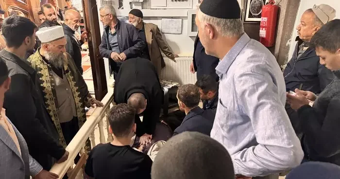 Cuma namazında kalp krizi geçirdi, kalp masajıyla hayata tutundu