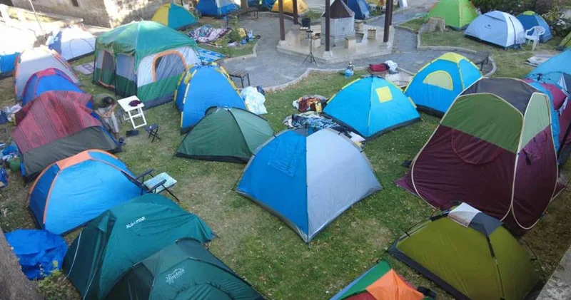Kırkpınar sevdalıları otellerde yer bulamayınca parklara çadır kurdu