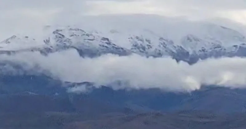 Mevsimler şaştı; temmuzda yağan kar beyaza bürüdü