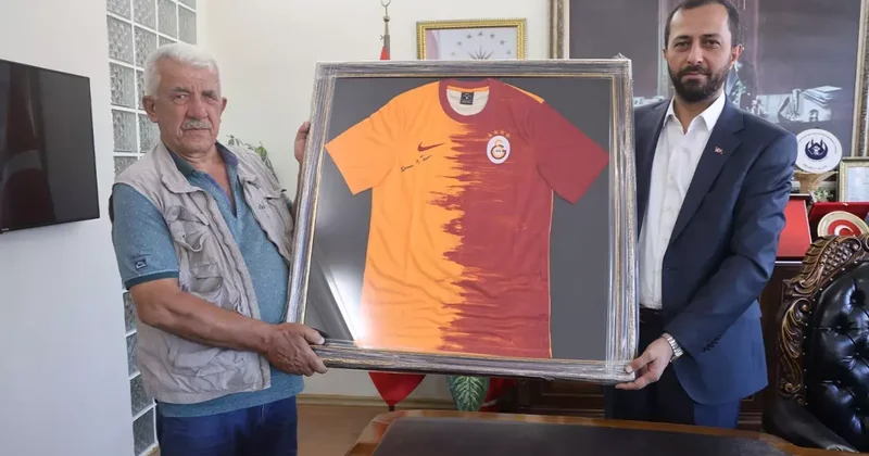 Fenerbahçeli kaymakamla iddiaya girdi, hediyesini kaptı