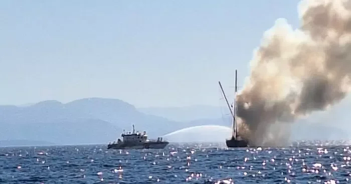 Bodrum da yangın çıkan tekne sulara gömüldü! 8 i Polonya uyruklu 13 kişi kurtarıldı