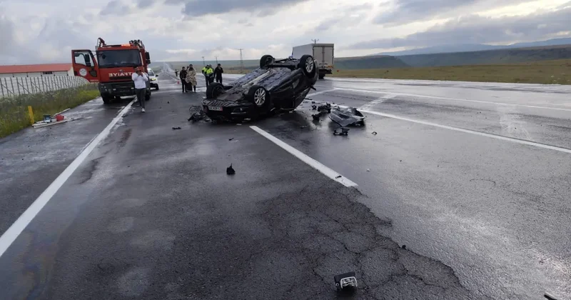 Kars ta feci kaza! Kamyona çarpan araç takla attı