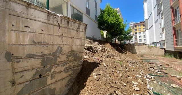 Samsun da sitenin istinat duvarı çöktü Samsun Haberleri