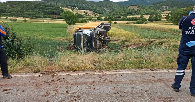 Şarampole devrilen kamyonun şoförü öldü Tokat Haberleri