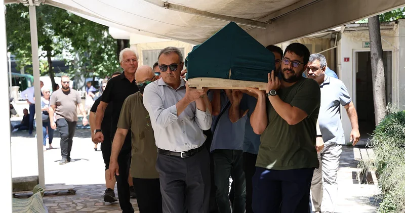Rize’deki uçak kazasında hayatını kaybeden pilot son yolculuğuna uğurlandı