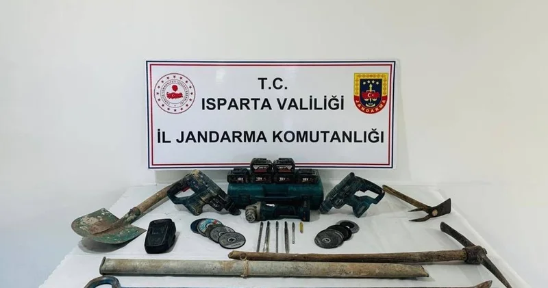 Jandarmadan izinsiz kazı yapanlara baskın! 4 şüpheli suçüstü yakalandı