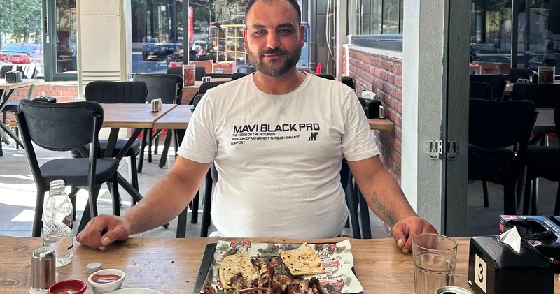 1 saatte 100 kanat yiyip üstüne 15 bin lira kazandı