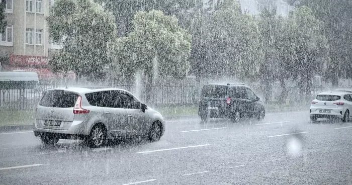 Samsun da sağanak! Hayatı olumsuz etkiledi, yollarda su birikintileri oluştu
