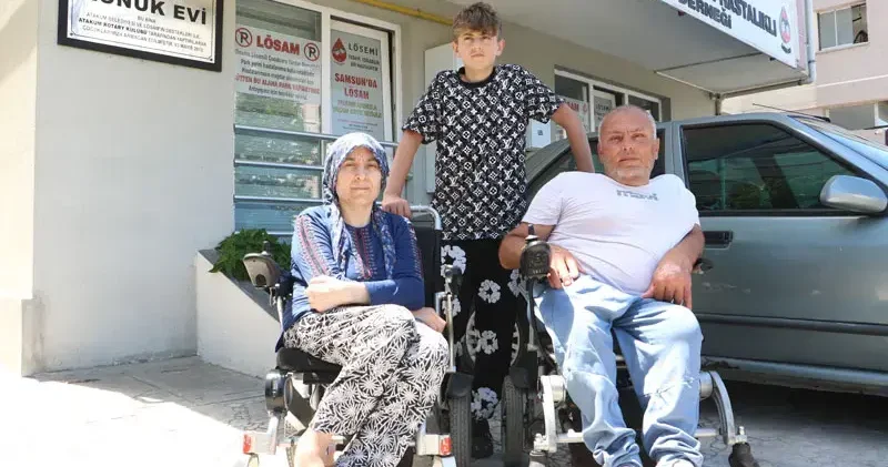 Engelli çift, lösemiye yakalanan oğulları için verdikleri mücadeleyle örnek oldu