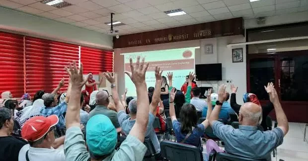 Gaziantep haberleri Gaziantep Büyükşehir den işitme engelli bireylere yangın söndürme eğitimi 04 Temmuz 2025