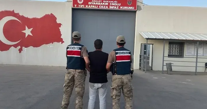 Diyarbakır’da kesinleşmiş hapis cezası ile aranan 2 kişi yakalandı