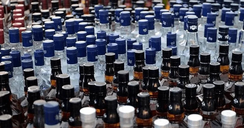 Sakarya’da sahte içki baskını! Evde üretim malzemeleriyle yakalandı