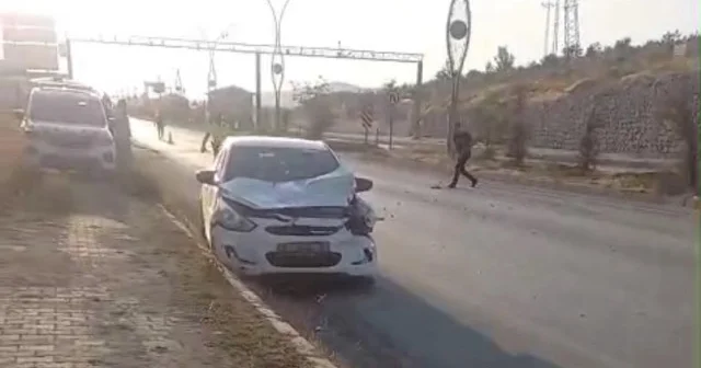 Otomobilin kontrolünü kaybedip kamyona çarptı: Yaralılar var Hakkâri Haberleri