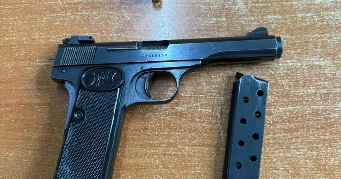 Adana da kovalamaca sonucu durdurulan motosiklette ruhsatsız tabanca ele geçirildi