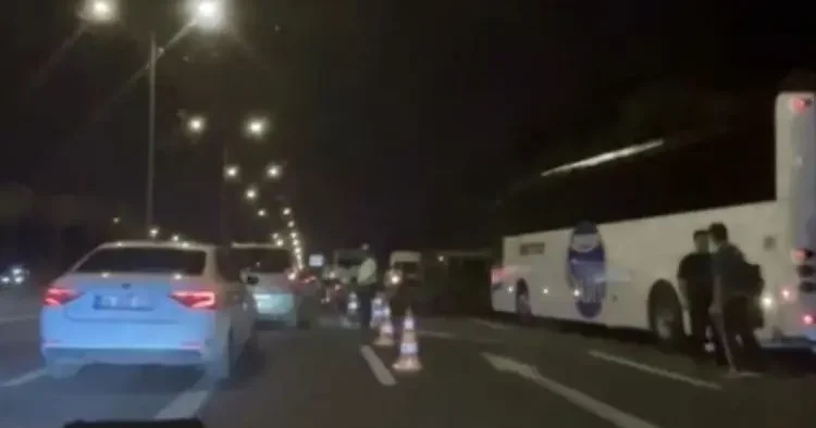 Ankara da feci kaza! Otobüs ile kamyonet çarpıştı: 6 yaralı