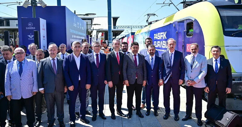 Çin den yola çıkan yük trenleri İstanbul da karşılanarak Avrupa ya uğurlandı