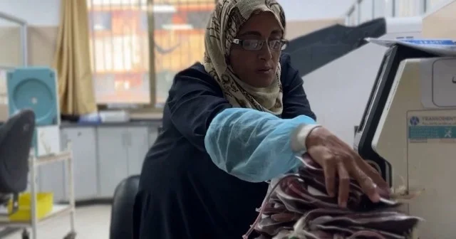 Batı Şeria da yaşayan Filistinliler Gazze için kanlarını bağışladı VİDEO İZLE