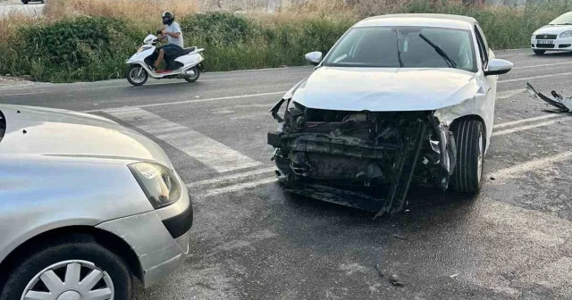 Çarpıştıktan sonra savrulan araç başka otomobile çarptı: Kazada yaralılar var Antalya Haberleri