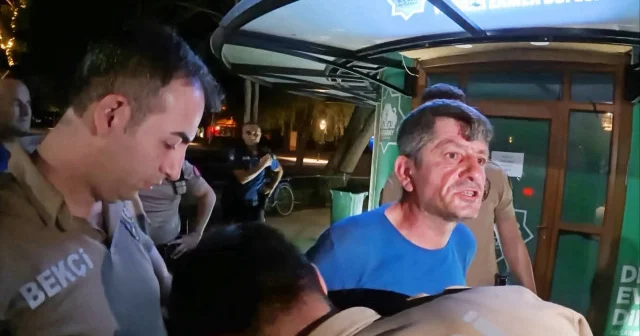 Belediye büfesini soyan şahıs suçüstü yakalandı: Kendisini çalmadım açtım diye savundu VİDEO İZLE