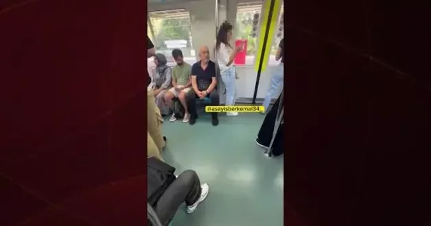 Marmaray’da genç kızın saçlarını koklamaya çalışan adamın görüntüsü