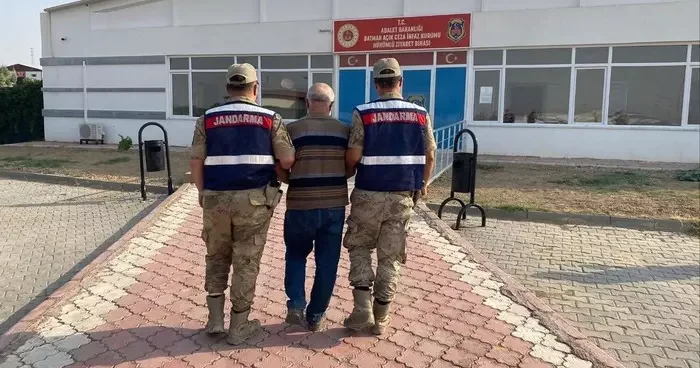 Dolandırıcılık suçundan aranan şahıs, kardeşinin evinde yakalandı