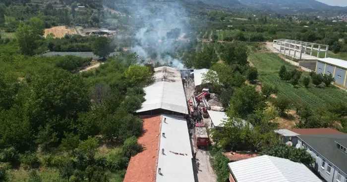 Bursa da mobilya imalathanesinden alevler yükseldi! Yangın hasara neden oldu