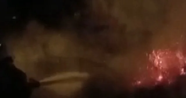 Hatay da çıkan yangının büyümemesi için canhıraş mücadele kamerada VİDEO İZLE