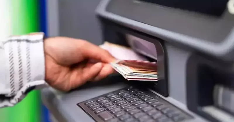Paranız ATM ye sıkıştıysa dikkat! Bu hata hırsızların ekmeğine yağ sürüyor