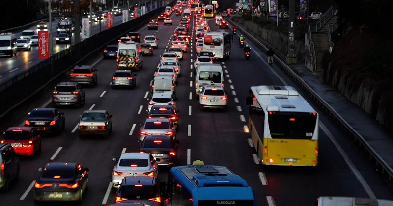 İstanbul un trafik çilesine yeni çözüm: Otobüs öncelikli yol