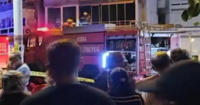 Sitede yangın çıktı: Apartman sakinleri sokağa döküldü VİDEO İZLE