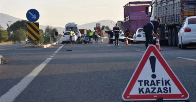 Mersin de otomobil takla attı: 4 kişi yaralı var Mersin Haberleri