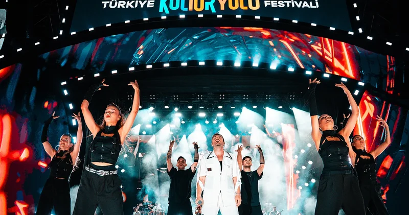 Murat Dalkılıç tan Kültür Yolu Festivali nde hayranlarına unutulmaz bir gece
