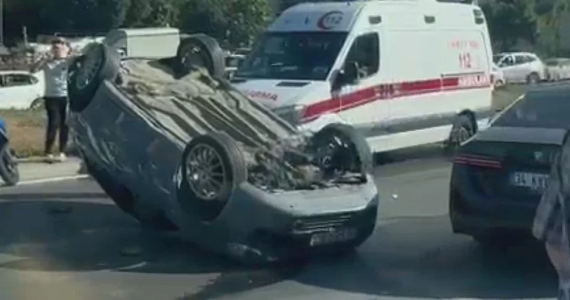 İstanbul da trafik akarken iki kez takla attı