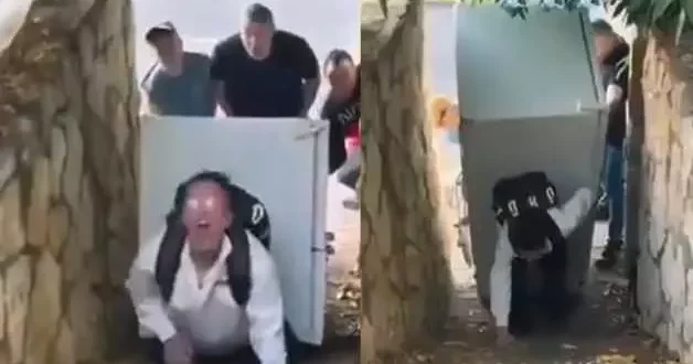 Filistinlilerini eşyalarını çalan siyonist İsrailli dolabın altında kaldı