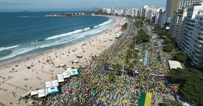 Bolsonaro destekçileri Copacabana’da gösteri düzenledi