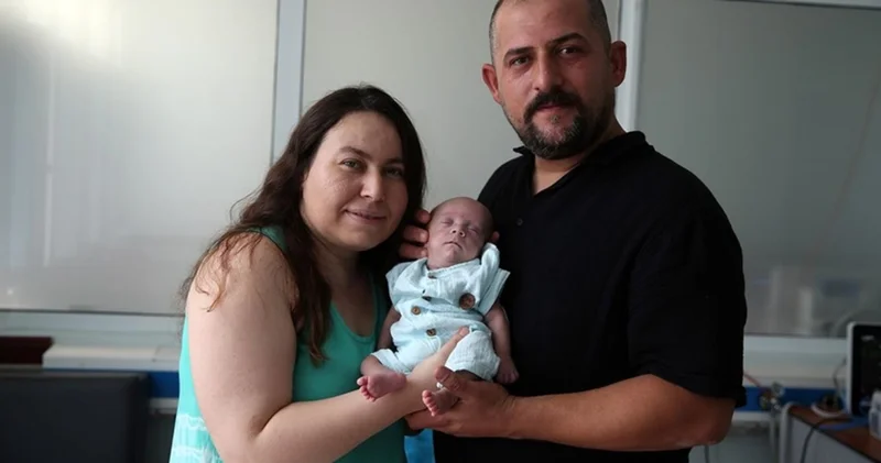 800 gram doğan bebek, 4 aylık kuvöz sürecinin ardından taburcu edildi Sağlık Haberleri