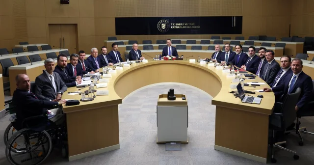 Bakan Bayraktar Türkiye Kömür Üreticileri Derneği yönetimini kabul etti: Kömür ithalatını azaltmak önceliğimiz Ekonomi Haberleri