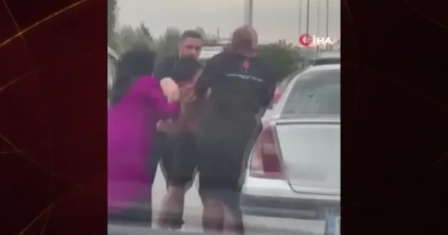 Bir yol verme kavgası daha! Vatandaşlar tarafları zor ayırdı