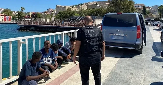 İzmir de ekipler ihbar üzerine harekete geçti: Düzensiz göçmenler yakalandı İzmir Haberleri