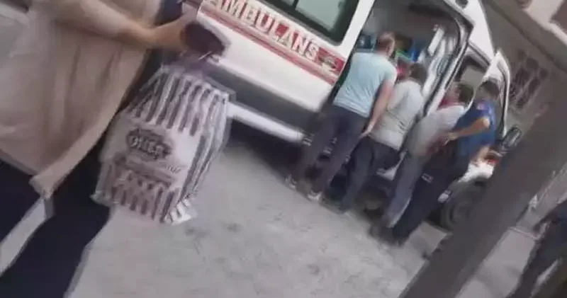 Esenyurt ta evini yakmaya çalıştı; ikna edilip hastaneye götürüldü