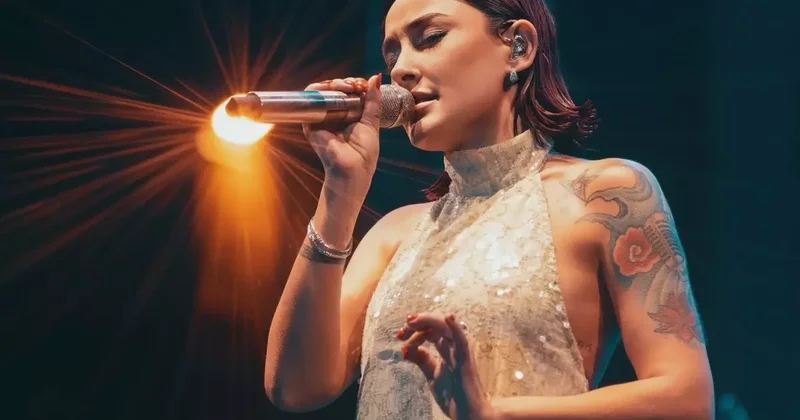 Melek Mosso dan kıyafet eleştirisine sert yanıt