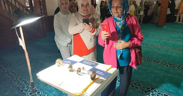 Kuşadası nda mukaddes emanetleri görmek için sıraya girdiler Aydın Haberleri