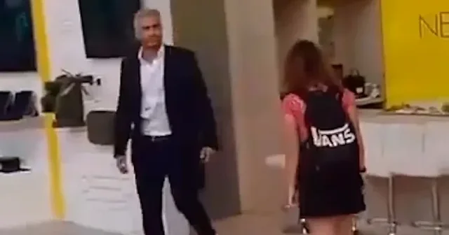 Filistin destekçisi aktivistler İsrail’e arka çıkan şirketin standına kırmızıya boyadı VİDEO İZLE