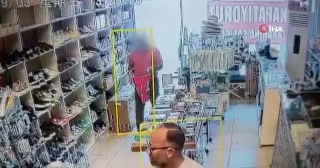 Müşteri gibi geldiği mağazadan ayakkabıyı böyle çaldı