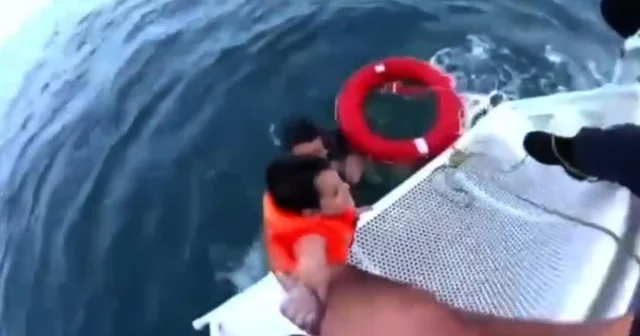Can yeleğiyle denizde sürüklenen 6 yaşındaki çocuğun 1200 metre açıkta kurtarılması kamerada Mersin Haberleri