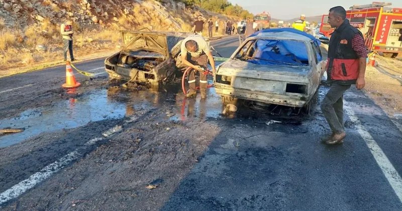 Çarpışan otomobiller alev aldı: 3 ölü 5 yaralı