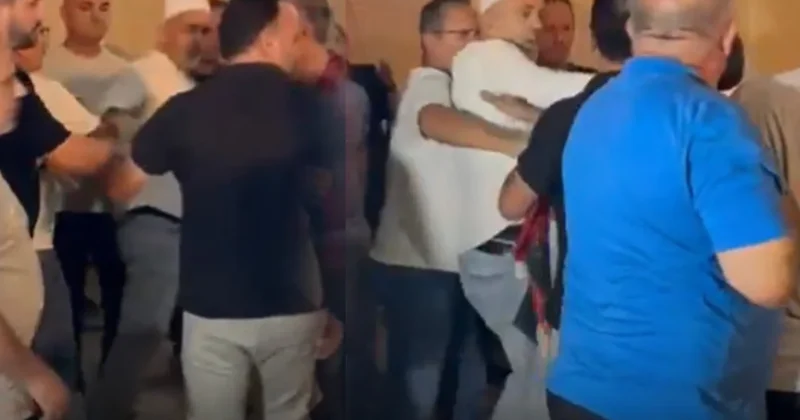 Mevlid Kandili nde Atatürk gerginliği! Cami bahçesinde arbede çıktı Sözcü Gazetesi
