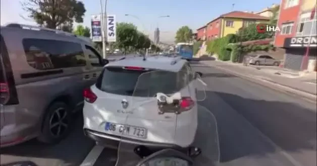 Şaka değil gerçek! Trafikte uyuyan sürücü böyle görüntülendi