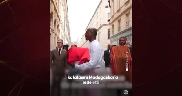 Fransa nın sömürge geçmişini gözler önüne seren iade!