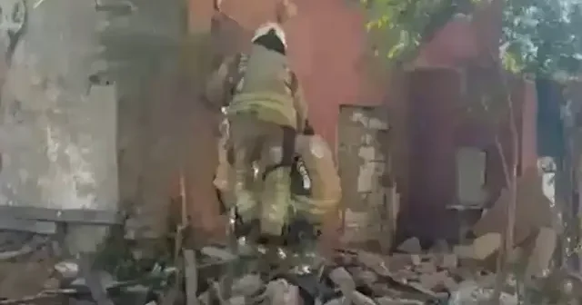 Fatih te metruk yapıda kısmi çökme: Ekipler arama çalışması başlattı VİDEO İZLE